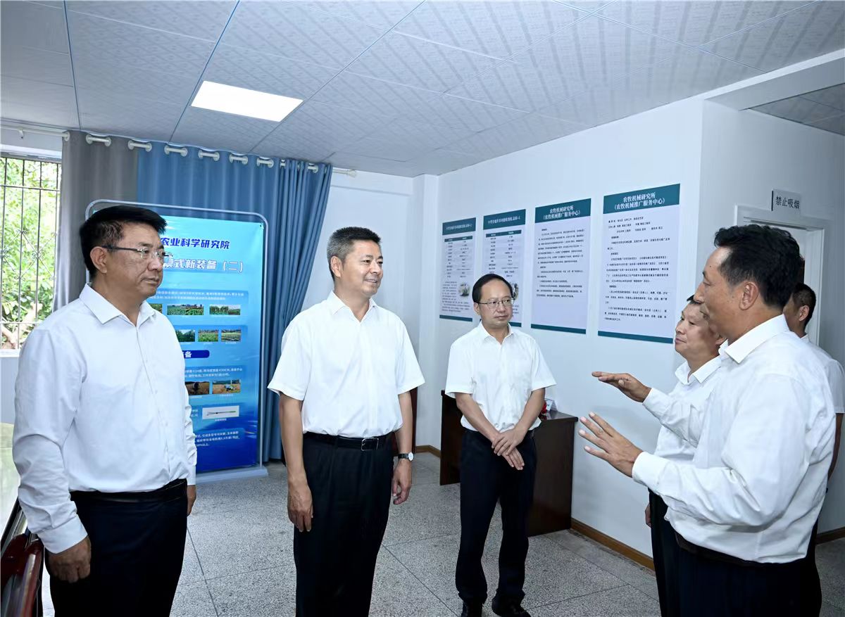 涼山新聞聯播 | 虞平在州科技局州農科院調研時強